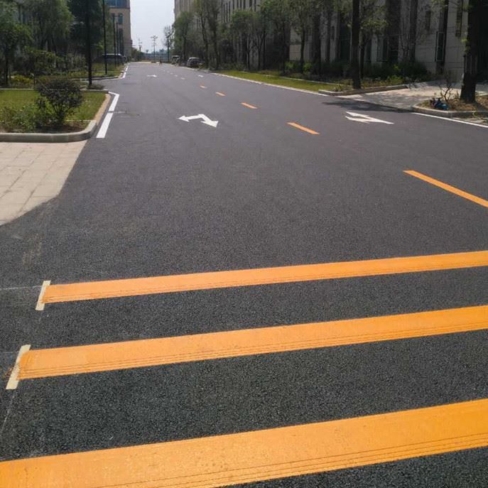Het verschil tussen verf en Road Paint